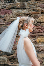 Load image into Gallery viewer, Short Single Tier Tulle Veil