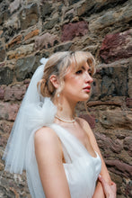 Load image into Gallery viewer, Short Single Tier Tulle Veil